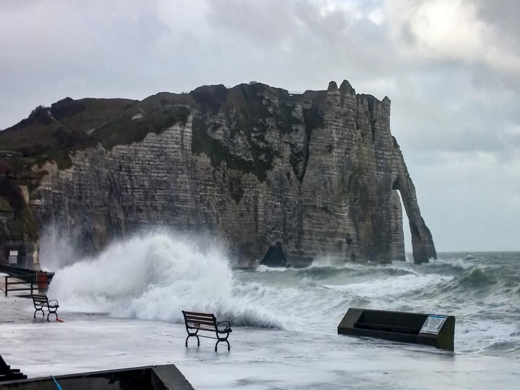 Appartement la belle vue le diamant des yeux mer et golf front mer à Étretat Extérieur photo